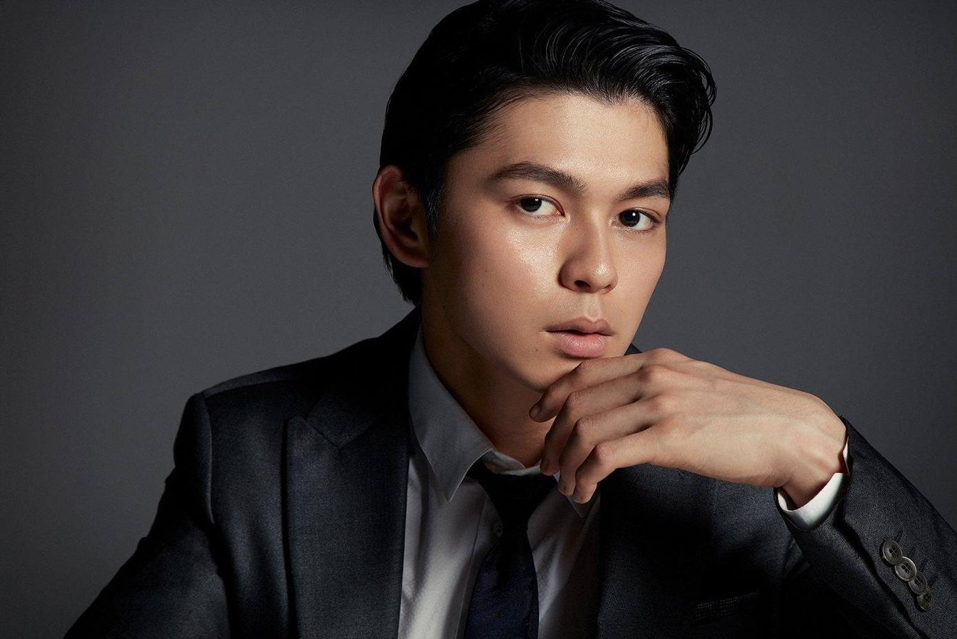 Đứng thứ 4 trong bảng xếp hạng là Maeda Gordon - em trai của diễn viên nổi tiếng Arata Mackenyu. Điển trai không hề kém cạnh người anh, Maeda Gordon là cái tên hứa hẹn sẽ &quot;làm mưa làm gió&quot; trong làng phim ảnh xứ sở hoa anh đào.