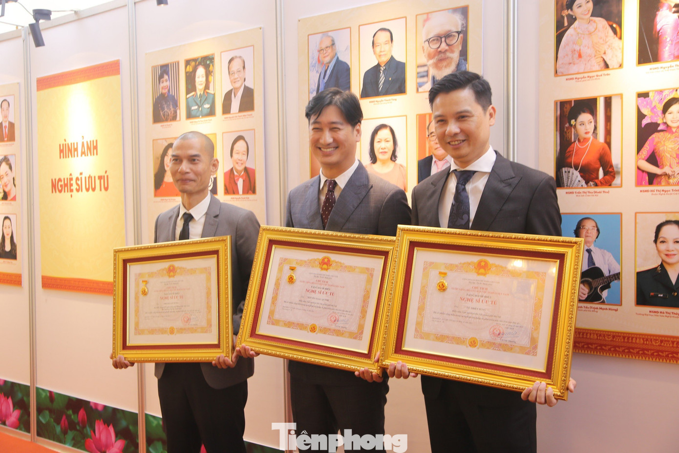 Các nghệ sĩ có chung cảm xúc vinh dự, tự hào và xúc động. Trong dịp xét tặng này, 125 nghệ sĩ được tặng, truy tặng danh hiệu NSND, 264 nghệ sĩ được tặng, truy tặng danh hiệu NSƯT.