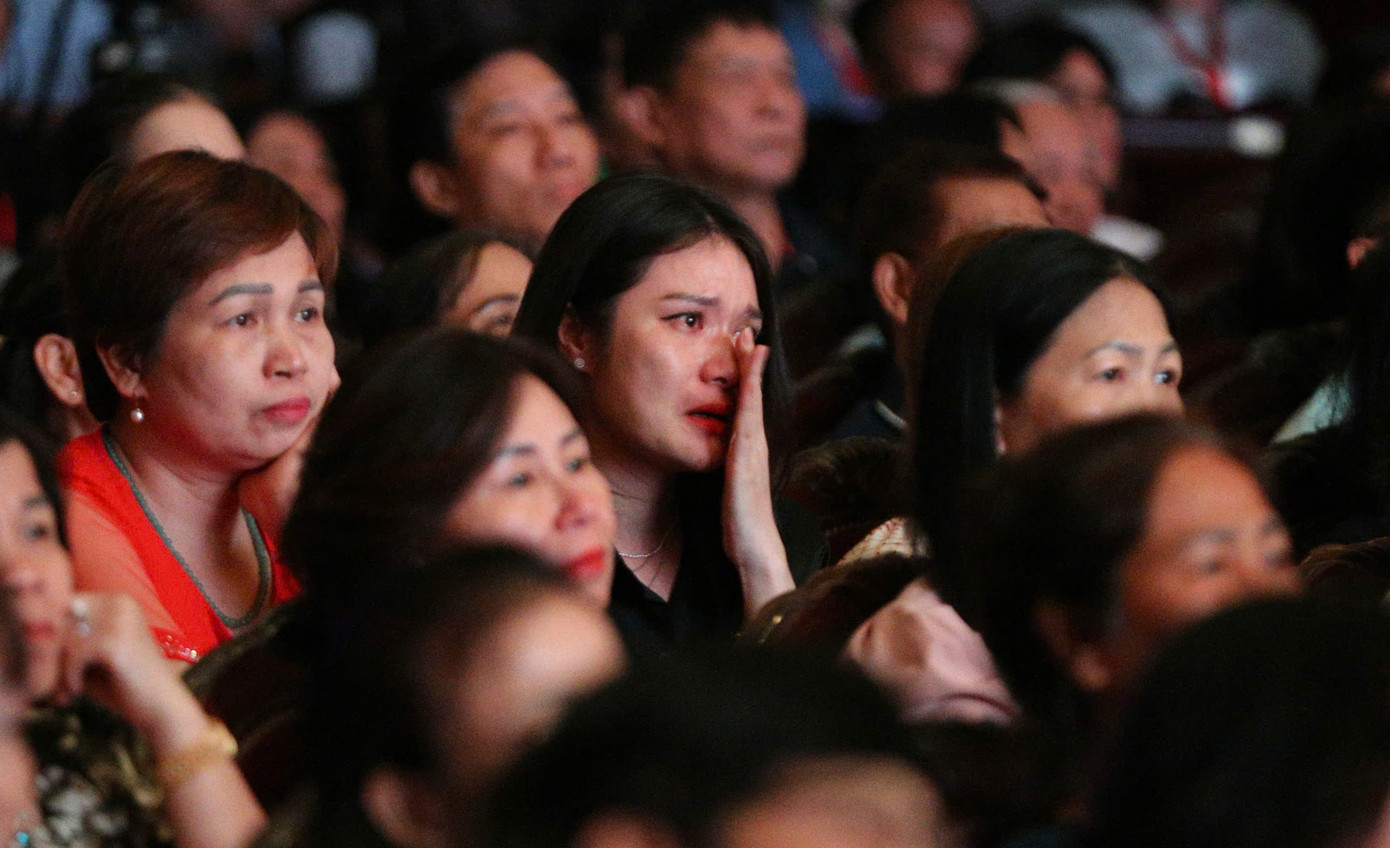 Hình ảnh Chủ tịch Hồ Chí Minh hiện lên gần gũi mà thân thương, với một cuộc đời vĩ đại được kể lại bằng ngôn ngữ của nghệ thuật và lòng thành kính sâu sắc. Nhiều khán giả rơi nước mắt khi xem chương trình.
