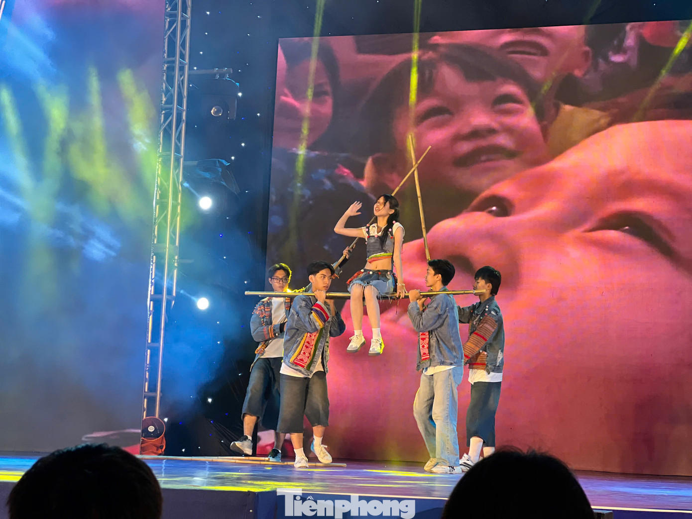 Cuộc thi dành cho các nhóm nhảy tập thể nhằm tìm kiếm các nhóm học sinh, sinh viên tài năng.