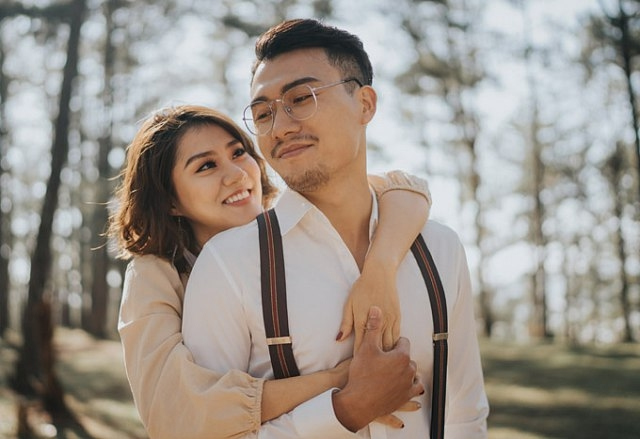 Bà xã Xuân Phúc cho biết cô hiểu và luôn đặt niềm tin vào nửa kia của mình. Bà xã Xuân Phúc cho biết cô hiểu và luôn đặt niềm tin vào nửa kia của mình.