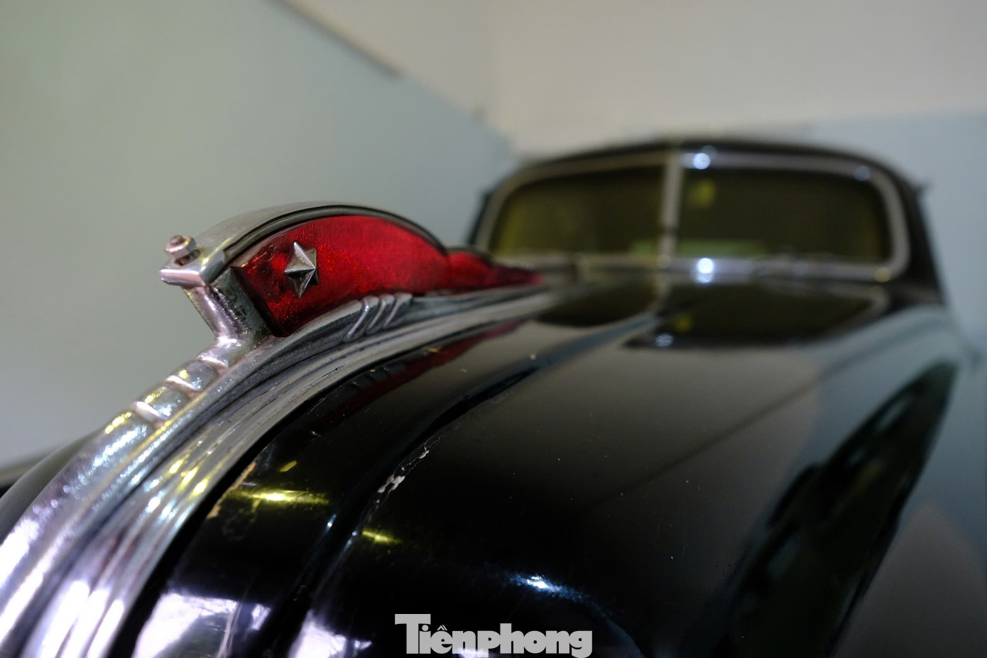 Trong khoảng thời gian 1964 -1965, Zit HN 481 thường trực phòng không, phục vụ Chủ tịch Hồ Chí Minh. Tổng số km xe đã chạy là 15.788 km. Xe dài 5,92 m, rộng 1,82 m. Trong khoảng thời gian 1964 -1965, Zit HN 481 thường trực phòng không, phục vụ Chủ tịch Hồ Chí Minh. Tổng số km xe đã chạy là 15.788 km. Xe dài 5,92 m, rộng 1,82 m.