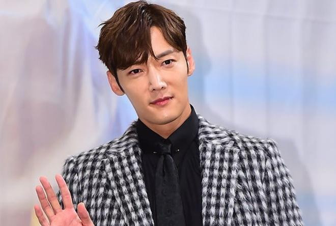 Nam diễn viên Choi Jin Hyuk bị cảnh sát bắt giữ. Nam diễn viên Choi Jin Hyuk bị cảnh sát bắt giữ.