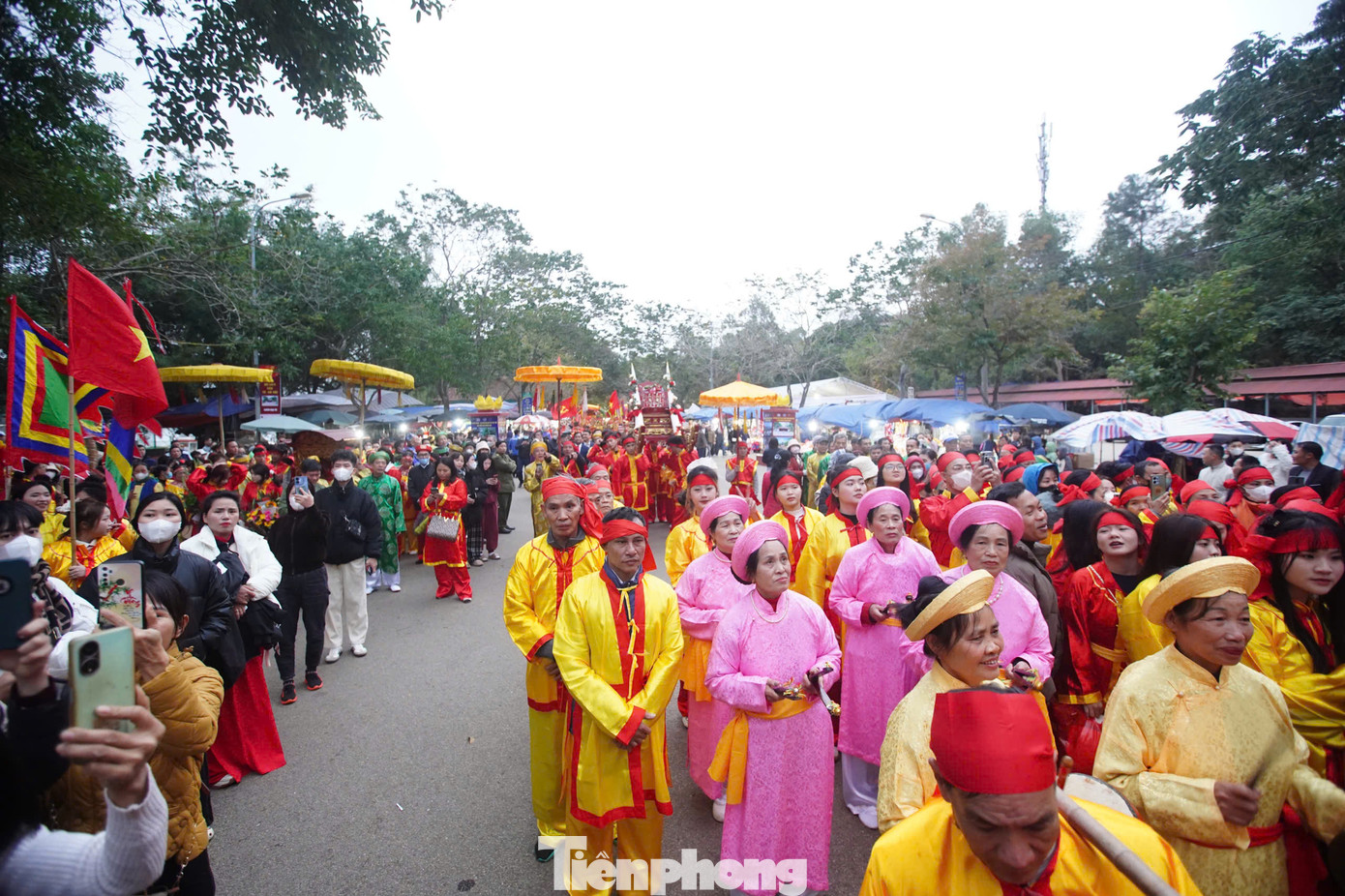 Lễ hội Gióng đền Sóc được tổ chức nhằm tưởng nhớ, ca ngợi người anh hùng huyền thoại Thánh Gióng - một trong “Tứ bất tử” của tín ngưỡng dân gian Việt Nam. Năm 2010, lễ hội Gióng ở đền Sóc và Hội Gióng đền Phù Đổng được (UNESCO) công nhận là di sản văn hóa phi vật thể của nhân loại.