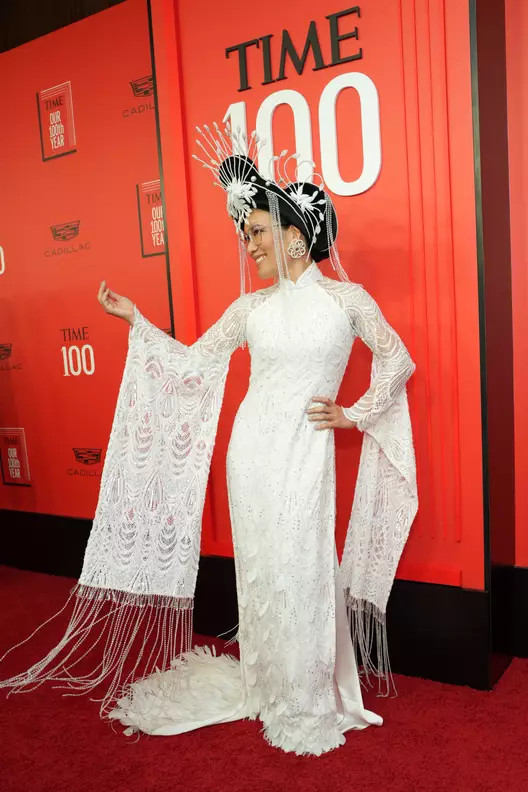 Nữ diễn viên diện áo dài trên thảm đỏ sự kiện Time 100 Gala 2023. Nữ diễn viên diện áo dài trên thảm đỏ sự kiện Time 100 Gala 2023.