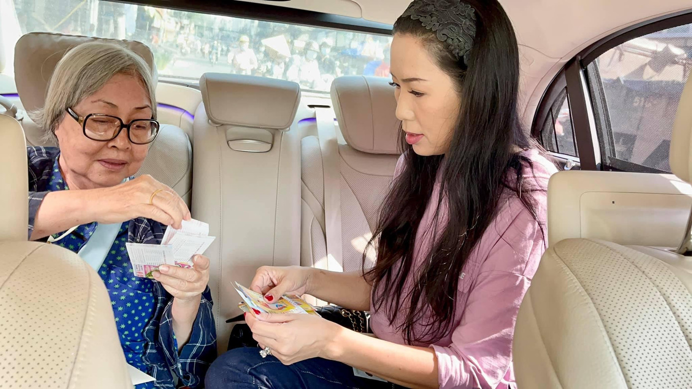 Nữ diễn viên sinh năm 1972 cũng tiết lộ hoàn cảnh của nghệ sĩ cải lương Thanh Xuân