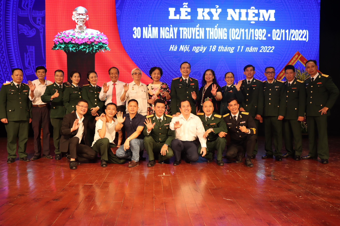 Tri ân các thế hệ cán bộ lãnh đạo, giảng viên tiêu biểu của trường. Ảnh: KHOA QLVH. Tri ân các thế hệ cán bộ lãnh đạo, giảng viên tiêu biểu của trường. Ảnh: KHOA QLVH.