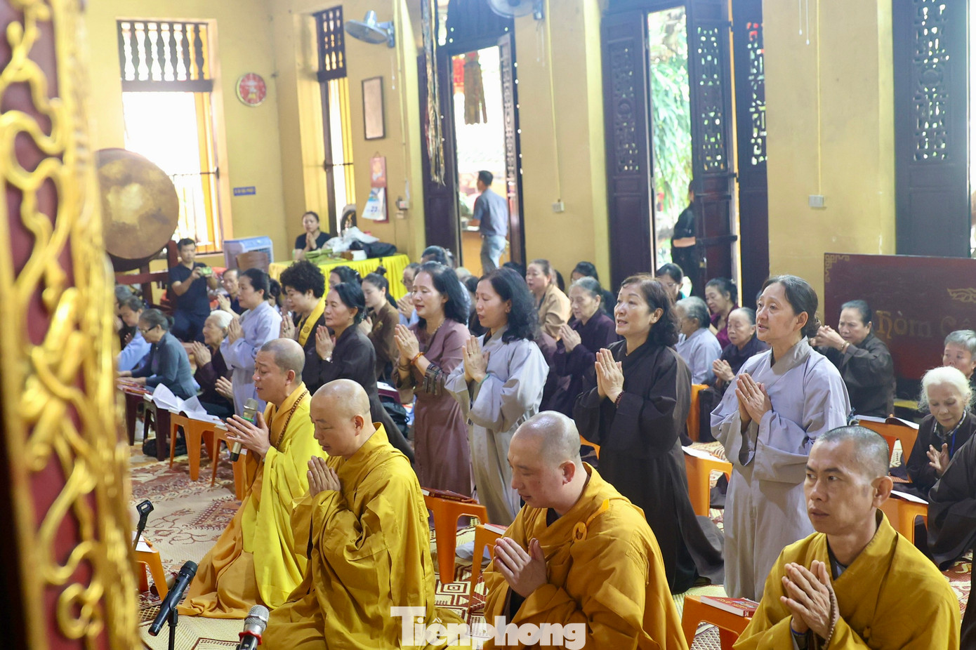 Tăng ni, Phật tử nhất tâm cầu nguyện. Ảnh: Nguyễn Trọng Tài. Tăng ni, Phật tử nhất tâm cầu nguyện. Ảnh: Nguyễn Trọng Tài.