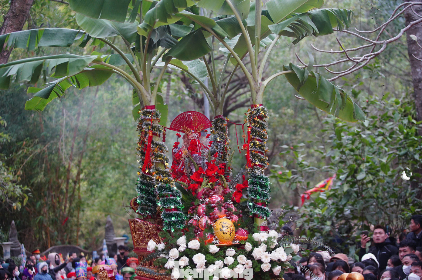 Trưởng phòng Văn hóa thông tin huyện Sóc Sơn Tống Giang Phúc cho biết tình trạng bán hàng rong được kiểm soát chặt chẽ tại lễ hội. Các trò chơi mang tính bạo lực, cờ bạc trá hình, ăn tiền cũng bị nghiêm cấm. Lễ hội Gióng đền Sóc năm 2025 kéo dài 3 ngày, từ ngày 3 đến 5/2 (Mùng 6 đến Mùng 8 tháng Giêng năm Ất Tỵ).