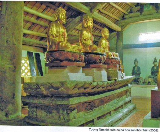 Bàn thờ Phật bằng đá hoa sen tại chùa Phổ Quang. Bàn thờ Phật bằng đá hoa sen tại chùa Phổ Quang.