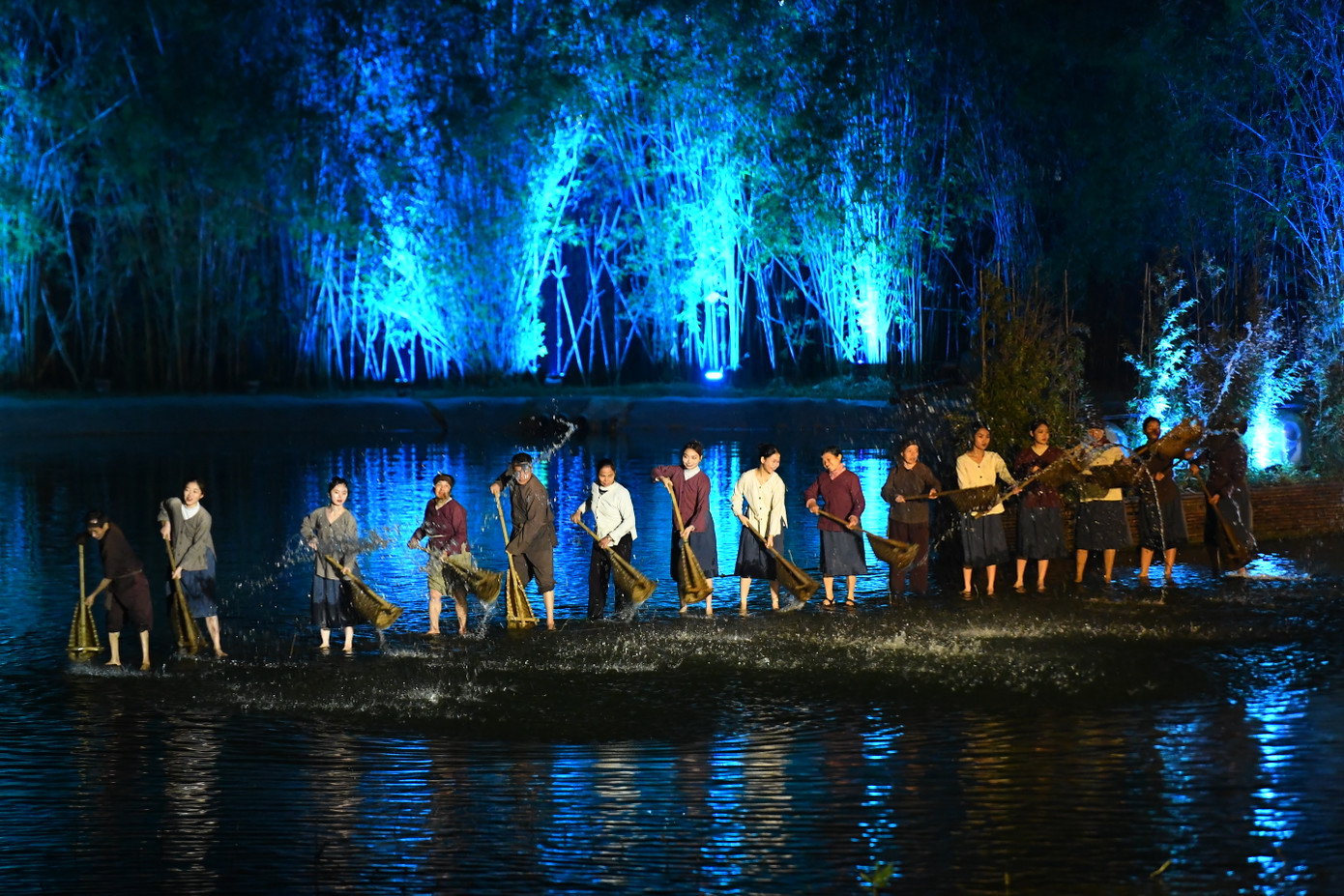 Phân cảnh An vui lột tả chân thực nhất cuộc sống của những người nông dân chân lấm tay bùn.