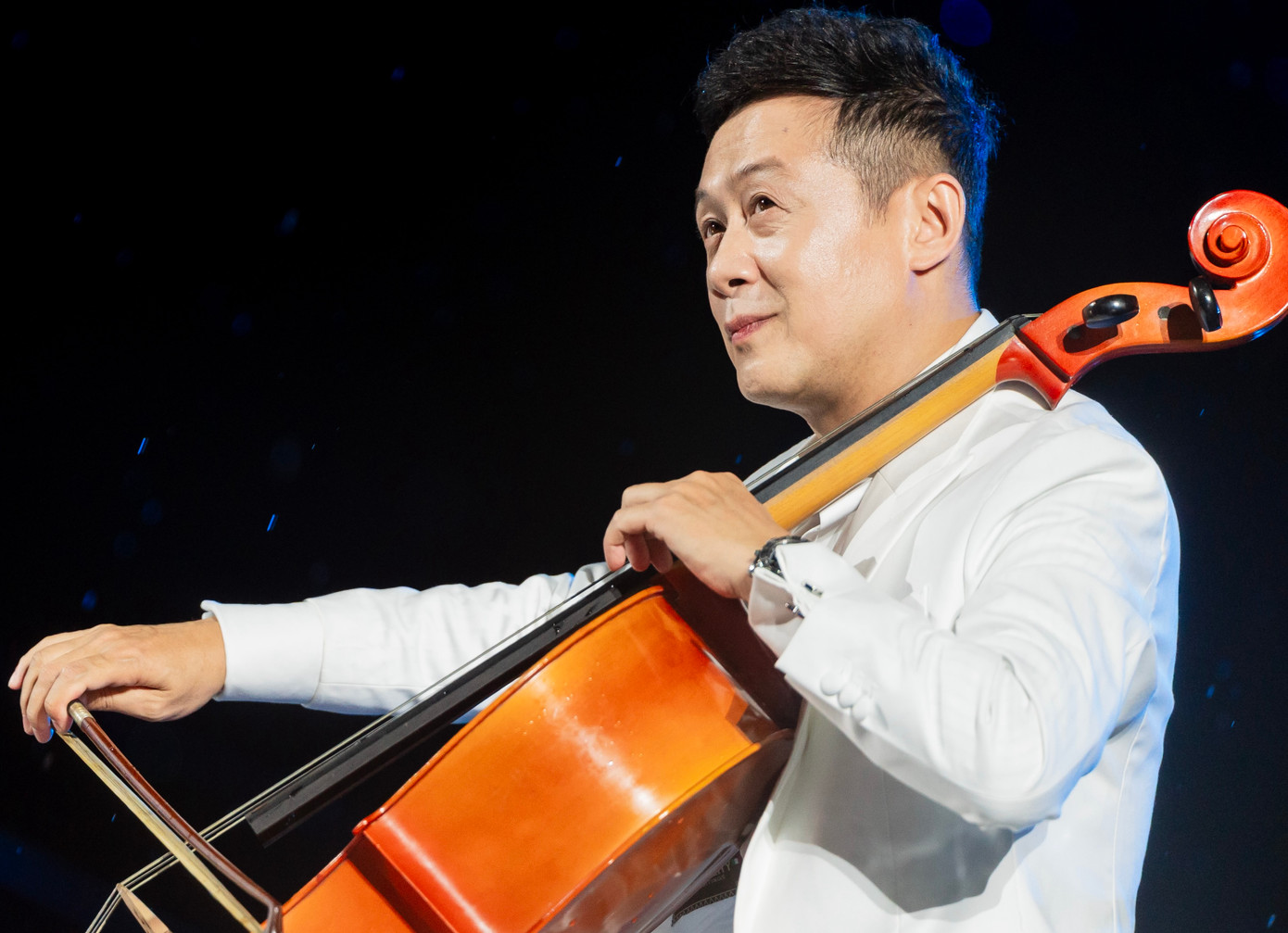 Màn trình diễn của MC Anh Tuấn với cây đàn cello đã trở thành đặc sản của concert Anh trai vượt ngàn chông gai.