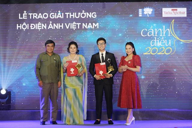 Giải Nam-Nữ diễn viên phụ xuất sắc lần lượt được trao cho Thanh Sơn (phim "Tình yêu và tham vọng) và Tuyết Hương (phim "Cát đỏ"). Giải Nam-Nữ diễn viên phụ xuất sắc lần lượt được trao cho Thanh Sơn (phim "Tình yêu và tham vọng) và Tuyết Hương (phim "Cát đỏ").