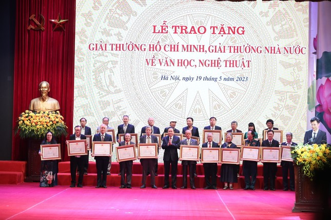 Các hồ sơ đề nghị xét tặng được thực hiện qua ba cấp hội đồng: Hội đồng cấp cơ sở, Hội đồng chuyên ngành cấp Nhà nước và Hội đồng Nhà nước. Ảnh: Nhật Minh. Các hồ sơ đề nghị xét tặng được thực hiện qua ba cấp hội đồng: Hội đồng cấp cơ sở, Hội đồng chuyên ngành cấp Nhà nước và Hội đồng Nhà nước. Ảnh: Nhật Minh.