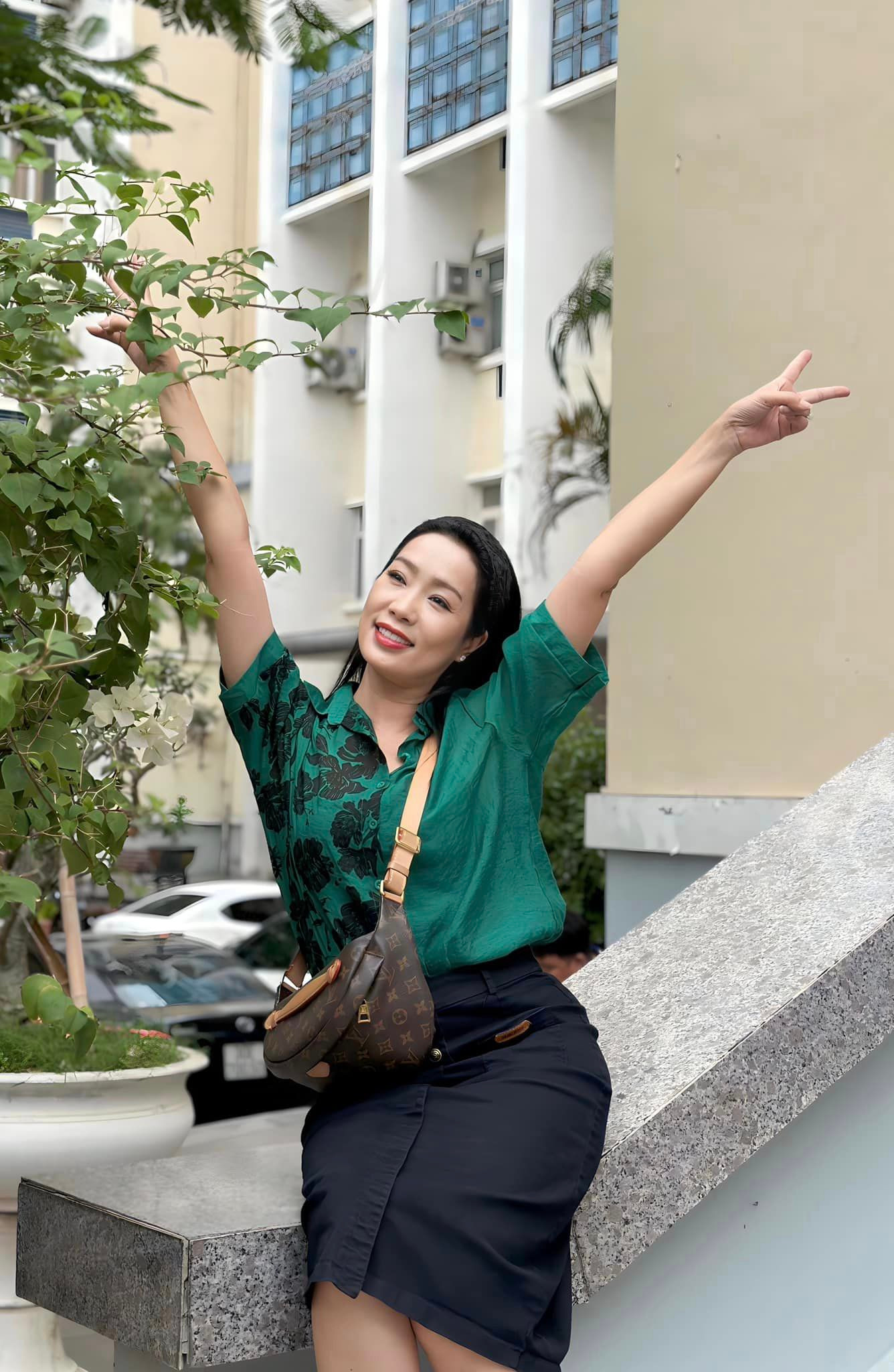 Nữ nghệ sĩ trẻ trung ở tuổi ngoài 50. Nữ nghệ sĩ trẻ trung ở tuổi ngoài 50.