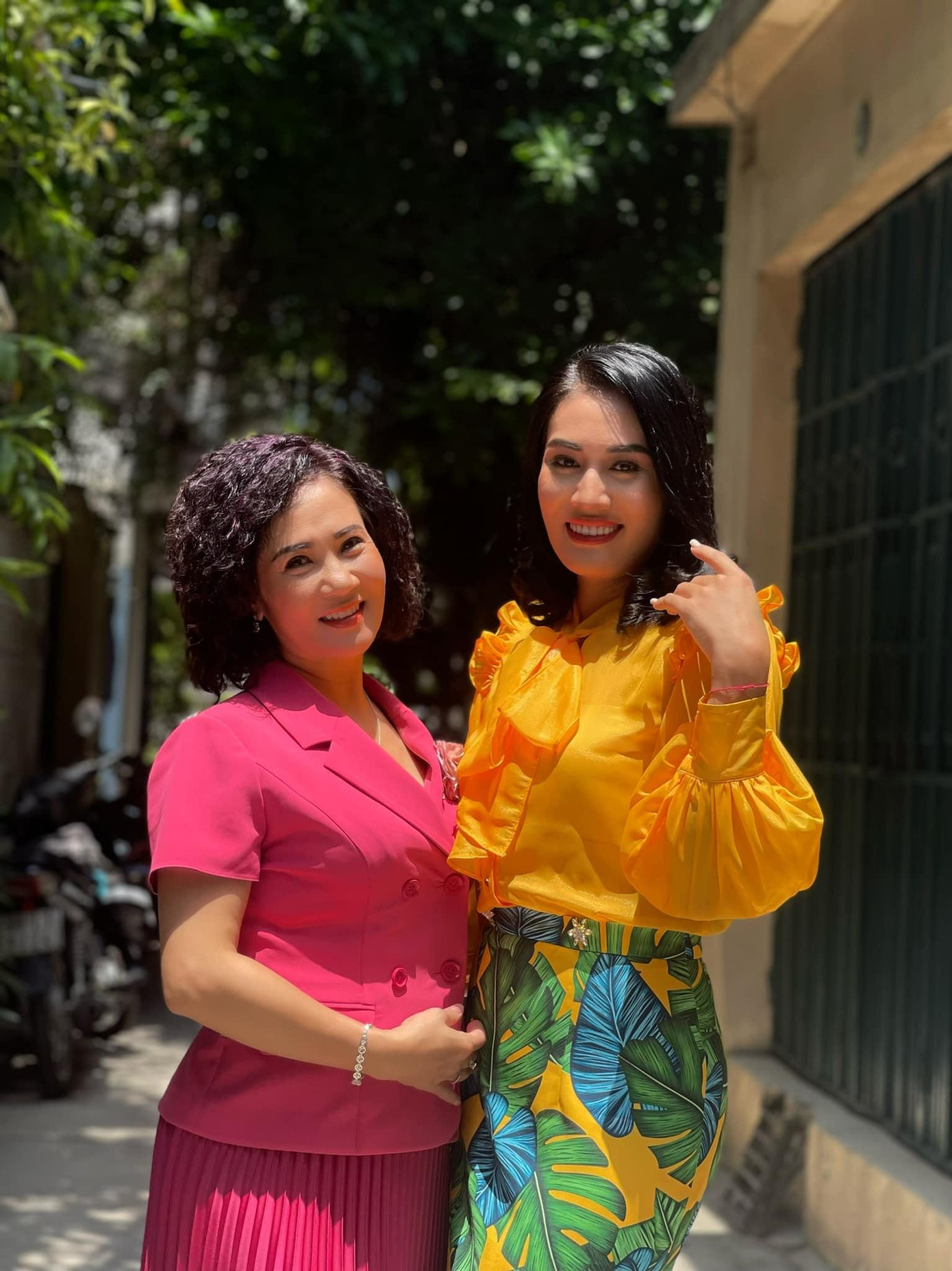 Diễn viên Nguyệt Hằng (vai Vụ trưởng Bằng) và Minh Cúc (vai Thảo) xuất hiện từ những tập đầu tiên của bộ phim "Đấu trí". Một người là Vụ trưởng Vụ Thiết bị vật tư y tế, một người là vợ của doanh nhân "khét tiếng".