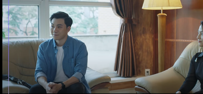 Mạnh mới vào công ty, được bà Lan khen ngợi. Ảnh:CMH.