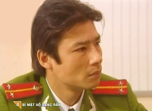 Diễn viên Võ Hoài Nam, Hoa Thúy vào vai chiến sĩ công an. Diễn viên Võ Hoài Nam, Hoa Thúy vào vai chiến sĩ công an.