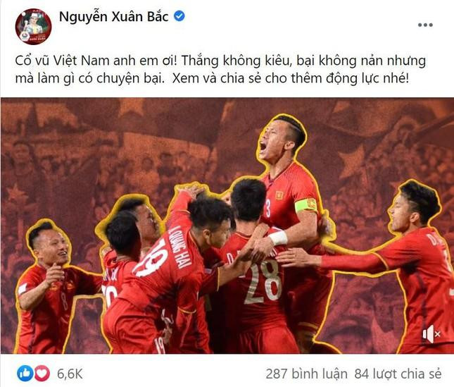 Nghệ sĩ Xuân Bắc động viên Đội tuyển Việt Nam. Nghệ sĩ Xuân Bắc động viên Đội tuyển Việt Nam.