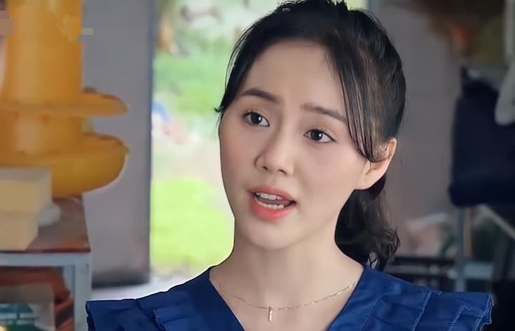 Dù không đóng vai chính nhưng Minh Thu nhận được sự chú ý của khán giả ngay từ tập phim đầu tiên. Dù không đóng vai chính nhưng Minh Thu nhận được sự chú ý của khán giả ngay từ tập phim đầu tiên.