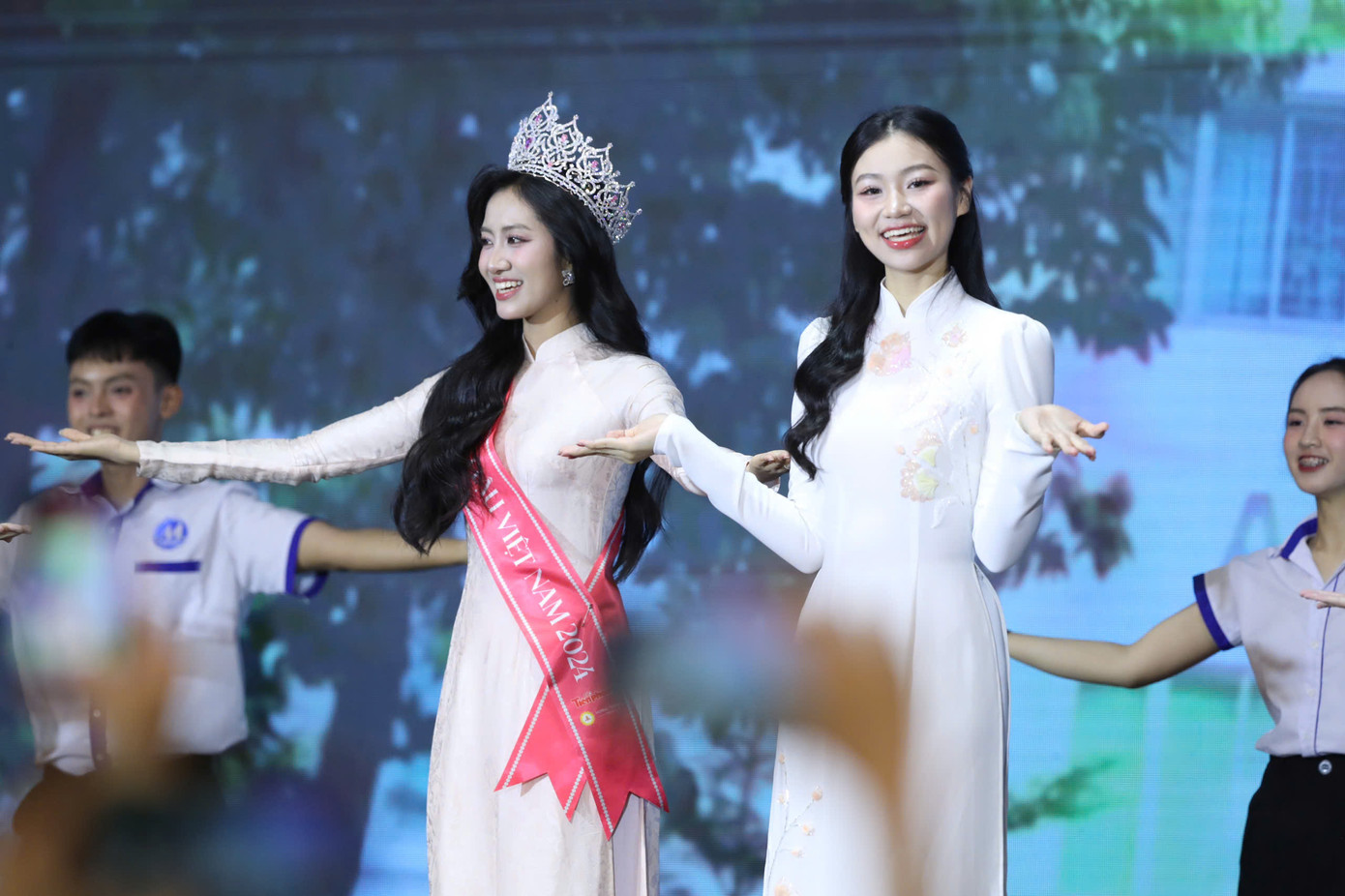 Trúc Linh và Huyền Cơ có nhiều cơ hội rèn luyện vũ đạo khi tham gia cuộc thi Hoa hậu Việt Nam 2024. Trúc Linh và Huyền Cơ có nhiều cơ hội rèn luyện vũ đạo khi tham gia cuộc thi Hoa hậu Việt Nam 2024.