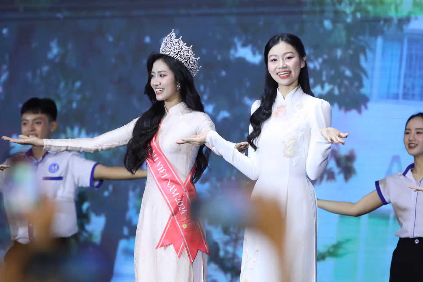 Trúc Linh và Huyền Cơ có nhiều cơ hội rèn luyện vũ đạo khi tham gia cuộc thi Hoa hậu Việt Nam 2024. Trúc Linh và Huyền Cơ có nhiều cơ hội rèn luyện vũ đạo khi tham gia cuộc thi Hoa hậu Việt Nam 2024.