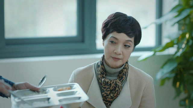 Bà Lan bị hiểu nhầm có tình ý với ông Sang (NSƯT Đỗ Kỷ). Ảnh: CMH.