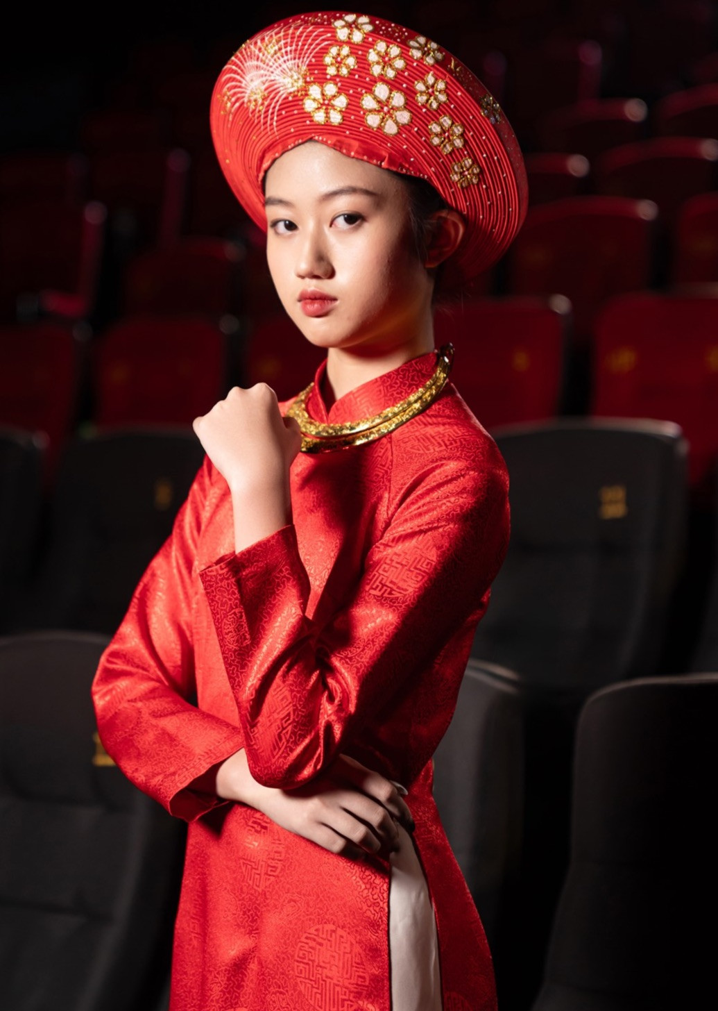 Thời điểm đóng Hai Phượng (2019), Mai Cát Vi mới 13 tuổi. Vai diễn của Cát Vi vừa có vẻ thơ ngây đúng tuổi, vừa có sự trải đời nhất định của con gái một kẻ làm nghề đòi nợ thuê. Vào nghề từ sớm, Cát Vi phải tìm cách cân bằng giữa việc học và đóng phim. Nhờ diễn xuất tự nhiên, cô từng được đạo diễn Lê Văn Kiệt khen nổi bật hơn đồng nghiệp cùng trang lứa.