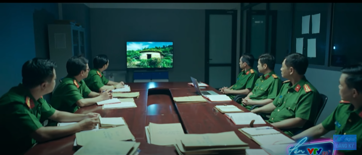 Ban chuyên án gấp rút chuẩn bị ngay trong đêm vì cuộc gặp của Khải- Tuấn.