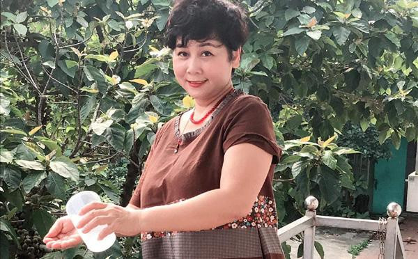 Đấu trí là bộ phim đánh dấu sự trở lại của NSND Minh Hằng với màn ảnh nhỏ sau hơn một năm vắng bóng. Năm 2021, nữ diễn viên đóng vai mẹ của Yến (Việt Hoa) trong Trở về giữa yêu thương - phần 1. Vai diễn này sau đó được nghệ sĩ Thanh Tú thay thế đảm nhận trong phần 2 của phim. Ảnh: FBNV Đấu trí là bộ phim đánh dấu sự trở lại của NSND Minh Hằng với màn ảnh nhỏ sau hơn một năm vắng bóng. Năm 2021, nữ diễn viên đóng vai mẹ của Yến (Việt Hoa) trong Trở về giữa yêu thương - phần 1. Vai diễn này sau đó được nghệ sĩ Thanh Tú thay thế đảm nhận trong phần 2 của phim. Ảnh: FBNV