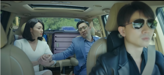 Xe của Hùng "đơn" bị chặn lại. Ảnh: CMH.