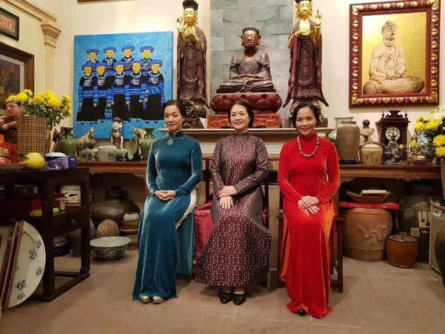 Ba con gái nổi tiếng của nghệ sĩ Lê Mai và NSND Trần Tiến.