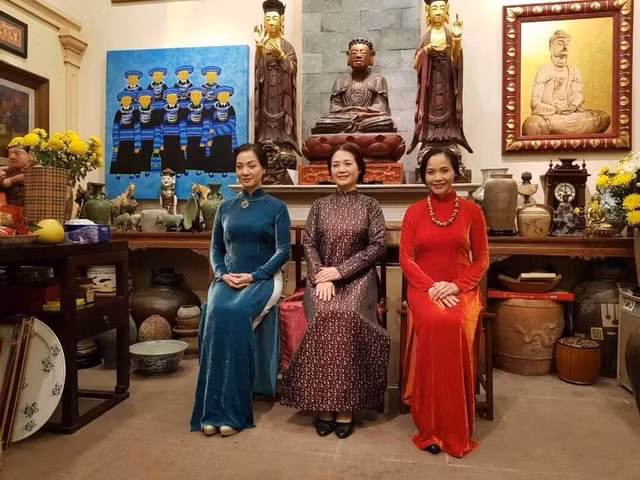 Ba con gái nổi tiếng của nghệ sĩ Lê Mai và NSND Trần Tiến.