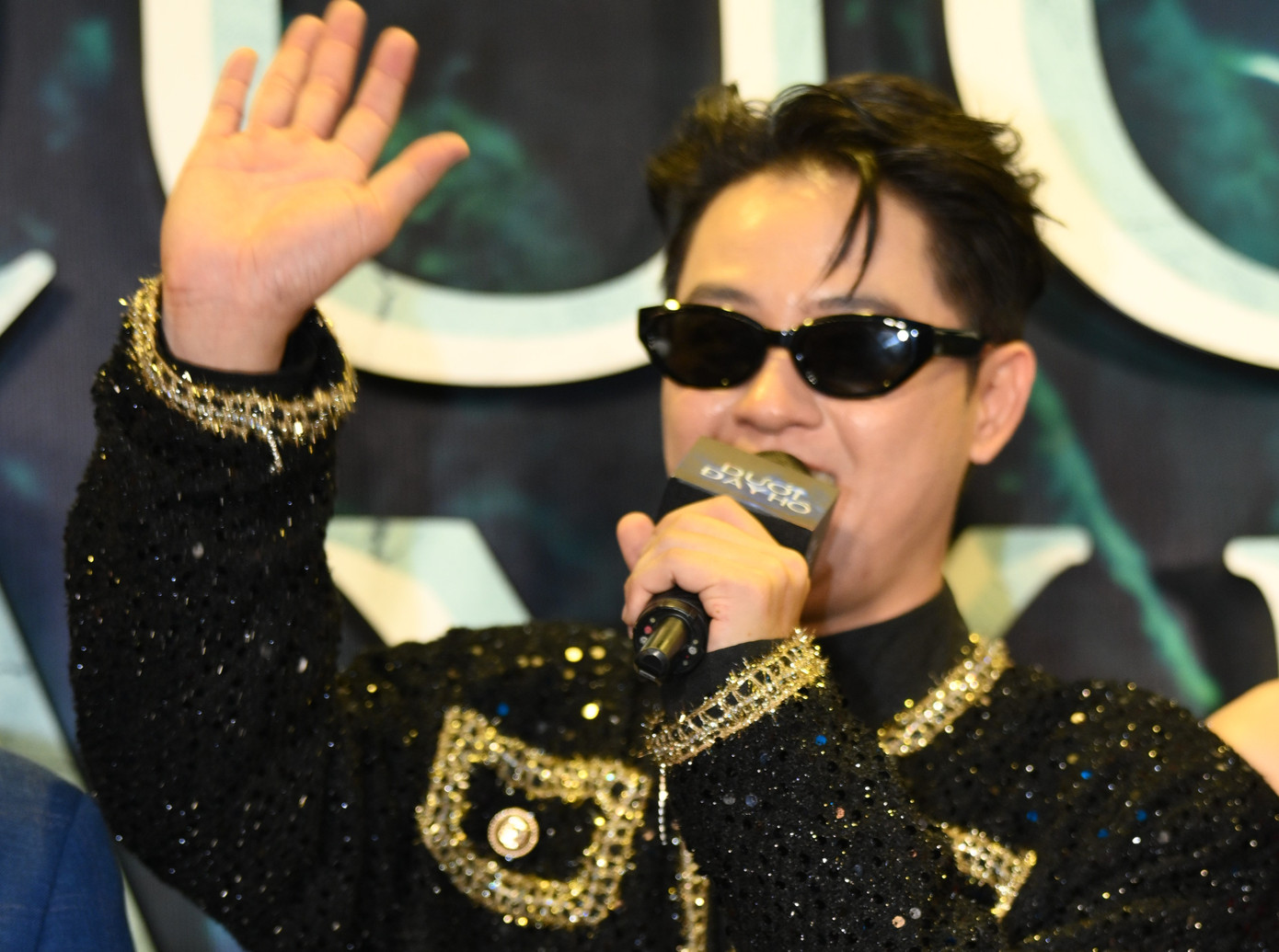 Buổi ra mắt phim hôm 3/6 quy tụ nhiều nghệ sĩ trong phim. Ca sĩ Thanh Duy vào vai chuyên gia trang điểm tên Hùng, thuộc nhóm bạn thân cùng Tú (Karen Nguyễn), Trung (Kay Trần). Họ đối diện các biến cố xoay quanh khu vực nước sâu từng là nơi khai thác đá. Dưới đáy hồ đến đúng lúc, khi tôi cần một vai phức tạp, có chiều sâu, giúp tôi thể hiện thêm màu sắc khác về diễn xuất", Thanh Duy nói. Buổi ra mắt phim hôm 3/6 quy tụ nhiều nghệ sĩ trong phim. Ca sĩ Thanh Duy vào vai chuyên gia trang điểm tên Hùng, thuộc nhóm bạn thân cùng Tú (Karen Nguyễn), Trung (Kay Trần). Họ đối diện các biến cố xoay quanh khu vực nước sâu từng là nơi khai thác đá. Dưới đáy hồ đến đúng lúc, khi tôi cần một vai phức tạp, có chiều sâu, giúp tôi thể hiện thêm màu sắc khác về diễn xuất", Thanh Duy nói.