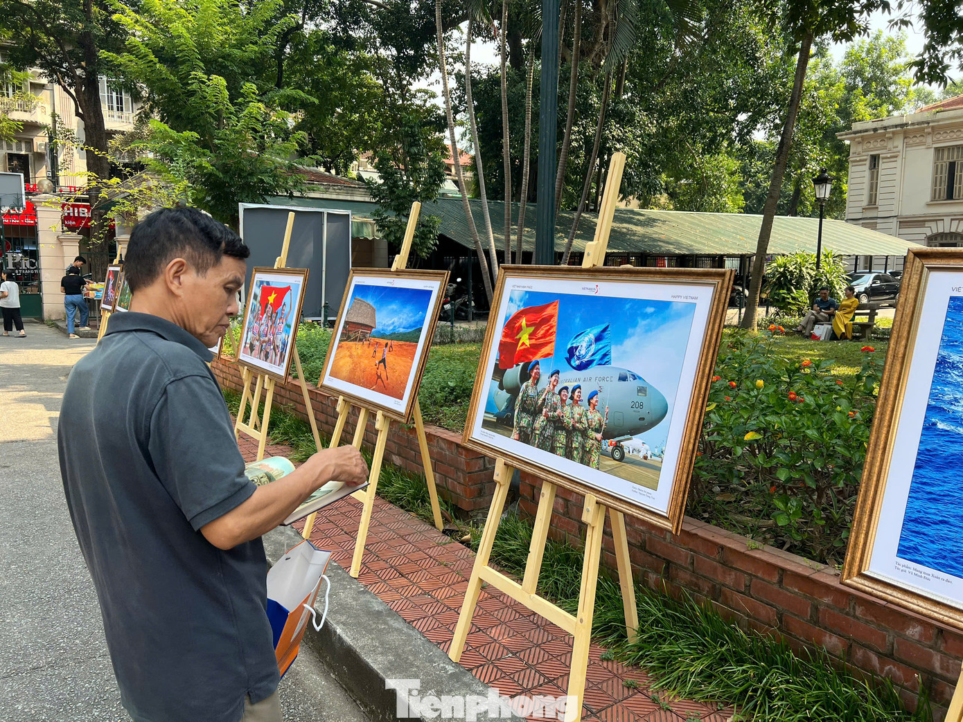 Các tư liệu được trưng bày tại Thư viện Quốc gia Việt Nam.