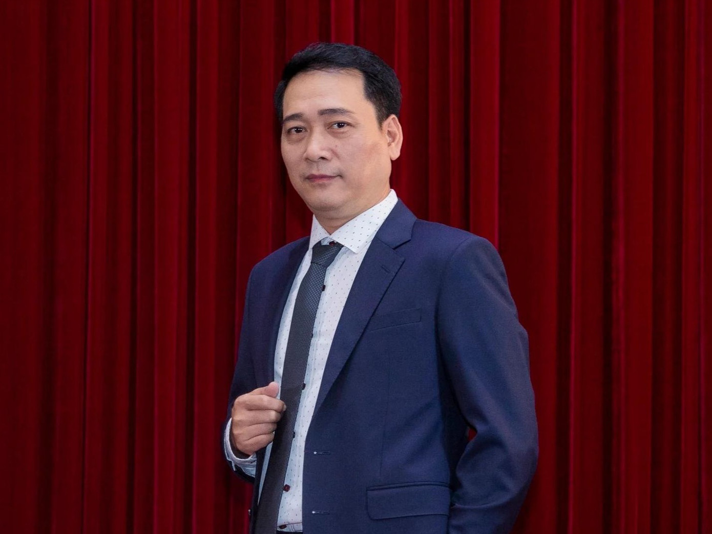 NSƯT Kiều Minh Hiếu là tân Giám đốc Nhà hát Kịch Việt Nam. NSƯT Kiều Minh Hiếu là tân Giám đốc Nhà hát Kịch Việt Nam.