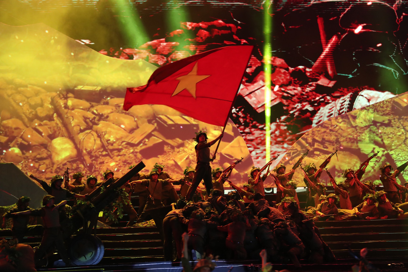 Phần trình diễn mở đầu thể hiện hình ảnh vùng đất Điện Biên phấn khởi, tiến bước, đoàn kết, hướng tới tương lai, là sự rực rỡ đa sắc màu của 19 dân tộc anh em cùng sinh sống.