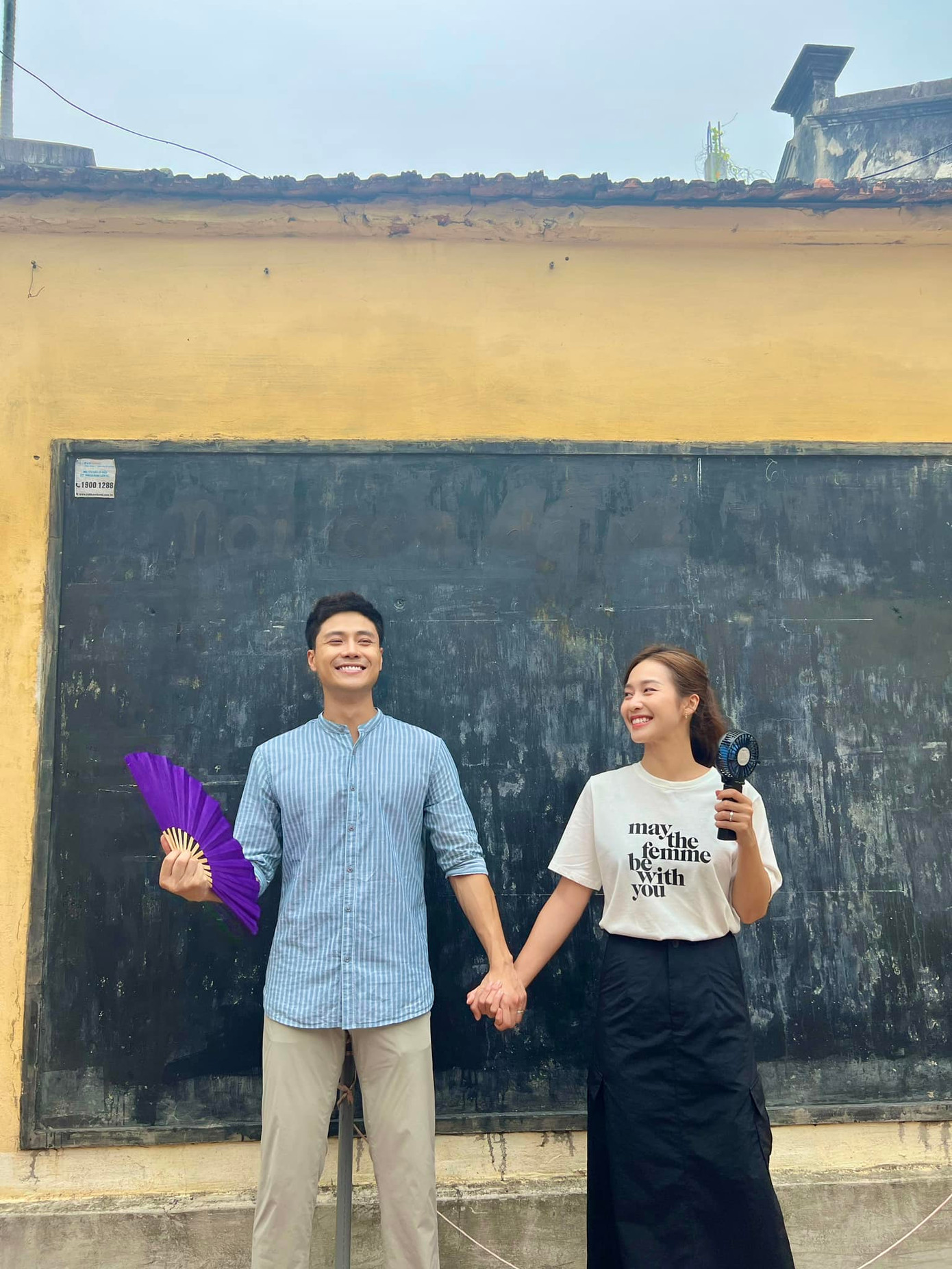 Người tình tin đồn của Khả Ngân hiện tại là bạn diễn Thanh Sơn. Cả hai đóng cặp ăn ý trong 11 tháng 5 ngày và Gia đình mình vui bất thình lình. Trong hậu trường, hai diễn viên cũng nhiều lần khoe những bức ảnh chụp chung thân thiết. Cả Thanh Sơn và Khả Ngân đều chưa lên tiếng khẳng định hay phủ nhận mối quan hệ tình cảm.