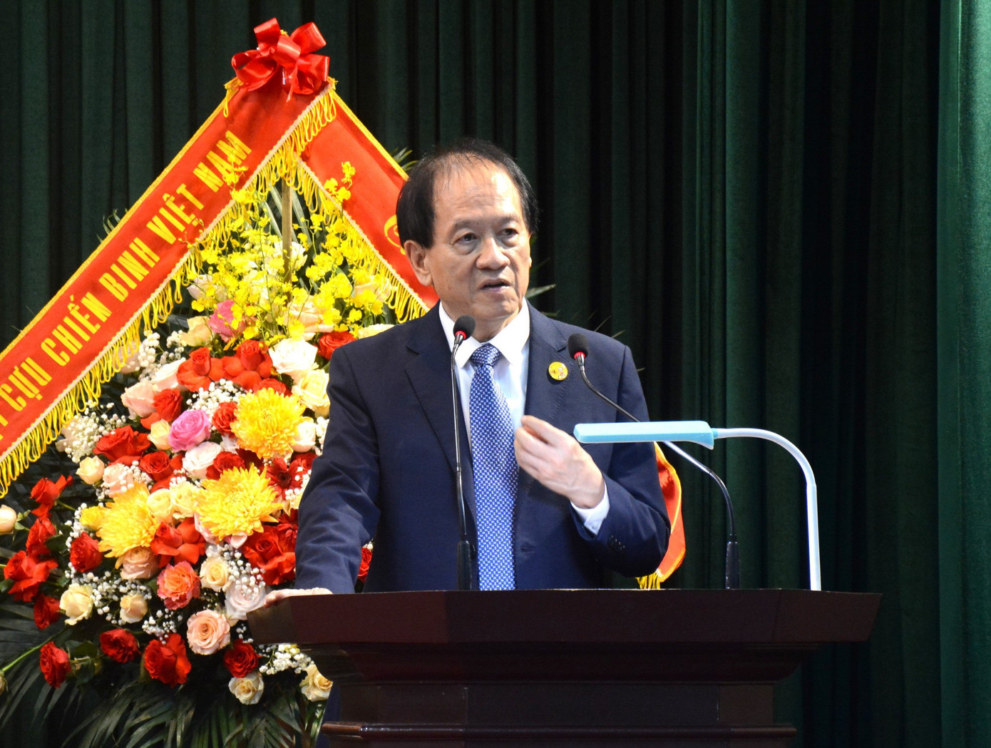 Ông Võ Hồng Nam chia sẻ về quá trình cùng Đại tướng Võ Nguyên Giáp thu thập tài liệu cho cuốn sách.