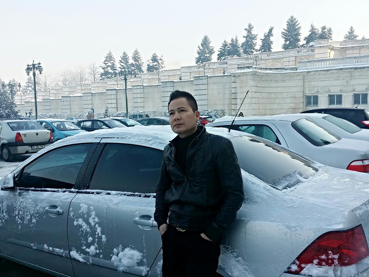 Nam diễn viên tiết lộ hai bố con ở hai "chiến tuyến" vì một người chuyên đóng chính diện, một người toàn nhận vai giang hồ.