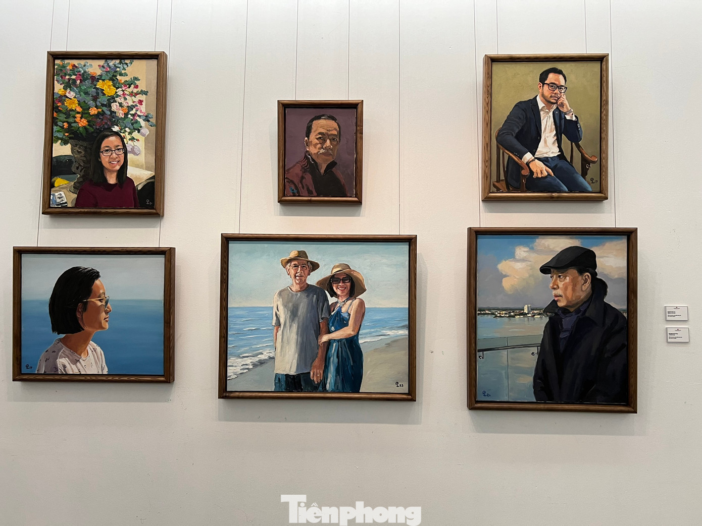 Tranh chân dung của họa sĩ Phạm Luận phóng khoáng, tự nhiên, ấm áp. Những bức tranh chân dung đẹp nhất là tranh ông vẽ vợ, các con, những anh em, đồng nghiệp, bạn bè thân thiết và... chính mình, đơn giản bởi vì ông "thuộc" họ nhất.