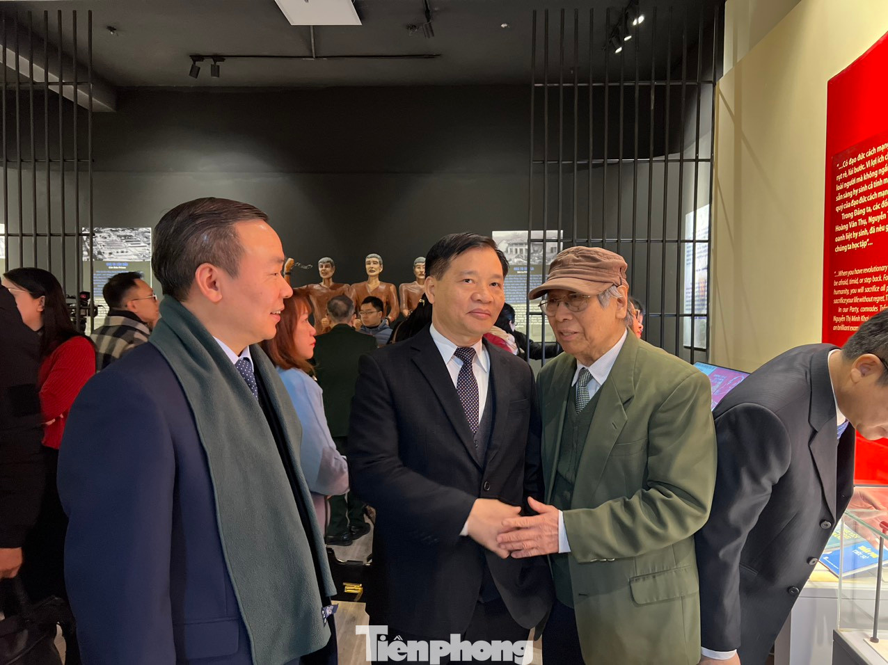 Trưng bày Những hạt giống đỏ thể hiện sự tri ân đối với thế hệ cha anh đã cống hiến trí tuệ và mạng sống cho sự nghiệp đấu tranh giành độc lập dân tộc, thống nhất đất nước, đồng thời khơi dậy lòng yêu nước, tự hào về lịch sử dân tộc.