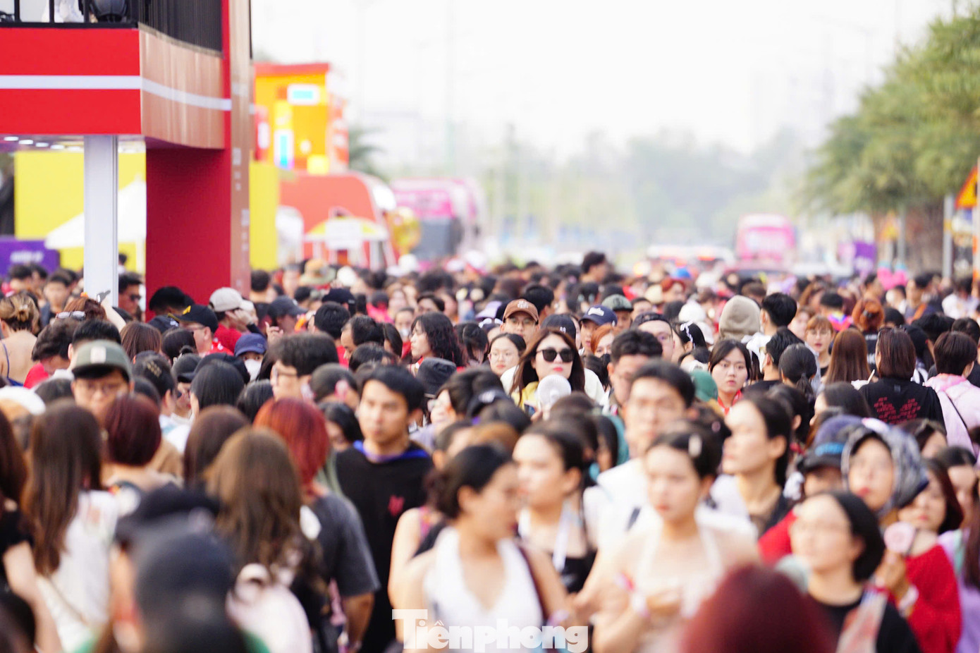 Sau hai đêm concert 3-4 hoành tráng TPHCM, với lượng khán giả lên đến vài chục nghìn người/đêm, ban tổ chức công bố concert day 5 diễn ra tại Hà Nội vào tháng 6. 33 anh trai được xem là &quot;gà đẻ trứng vàng&quot; của công ty. Game show và chuỗi concert Anh trai có doanh thu thuần đạt 1.007 tỷ đồng và lợi nhuận sau thuế 126,7 tỷ đồng, theo chia sẻ của ban tổ chức.