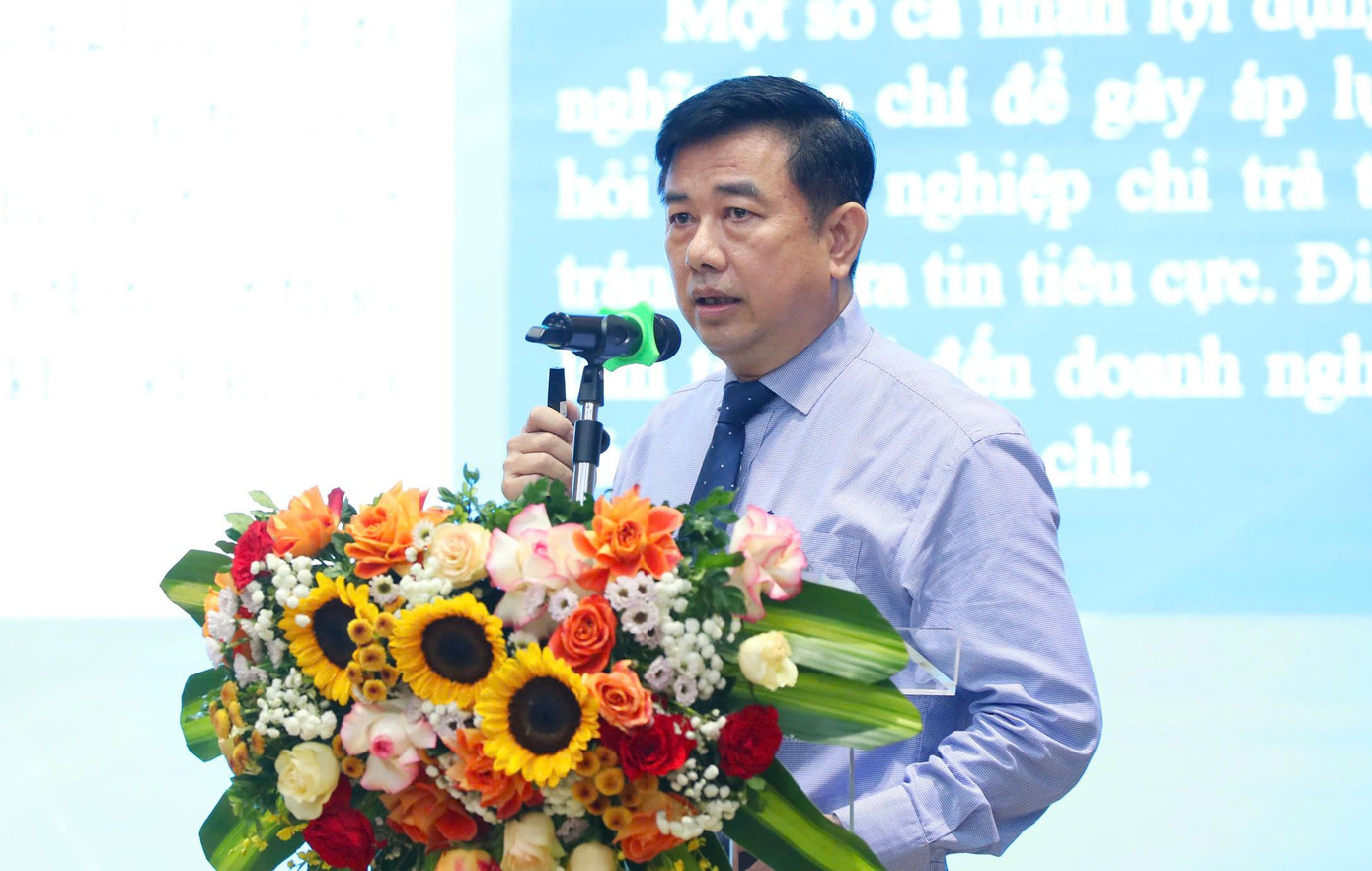 Nhà báo Nguyễn Minh Đức - Tổng Biên tập Báo Hà Nội mới - phát biểu tại hội thảo.