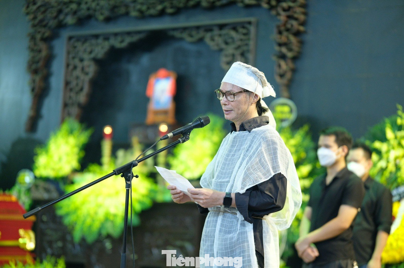 Những năm cuối đời, NSND Trần Bảng sống cùng gia đình NSƯT Trần Lực. Khi tuổi cao, sức khỏe giảm sút, ông vẫn cố gắng đọc tin tức trên báo, mạng xã hội hoặc nhờ con trai đọc sách cho nghe. Những năm cuối đời, NSND Trần Bảng sống cùng gia đình NSƯT Trần Lực. Khi tuổi cao, sức khỏe giảm sút, ông vẫn cố gắng đọc tin tức trên báo, mạng xã hội hoặc nhờ con trai đọc sách cho nghe.