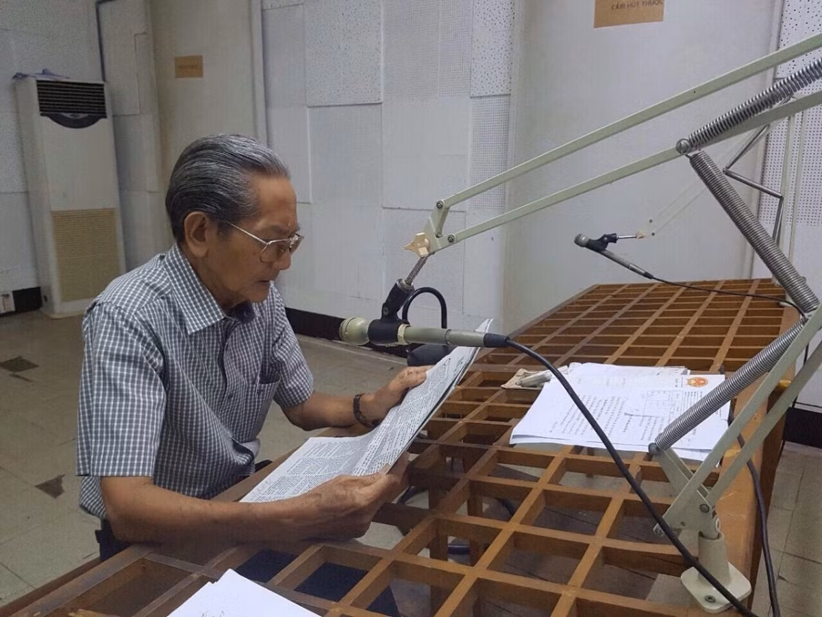 NSƯT Trần Phương vẫn làm việc sau khi nghỉ hưu.