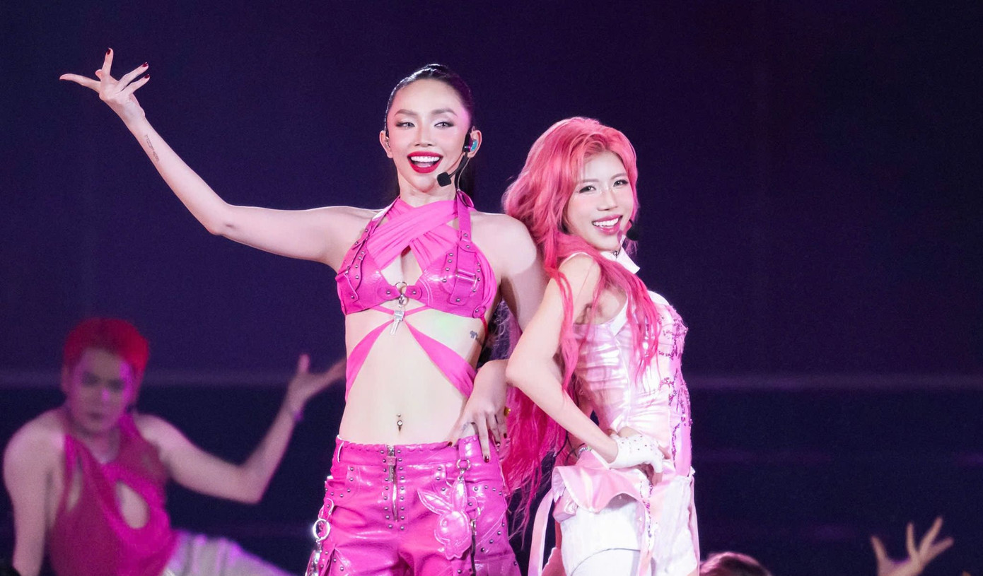 Trang phục dành cho concert đòi hỏi sự sáng tạo, tiện lợi. Trang phục dành cho concert đòi hỏi sự sáng tạo, tiện lợi.