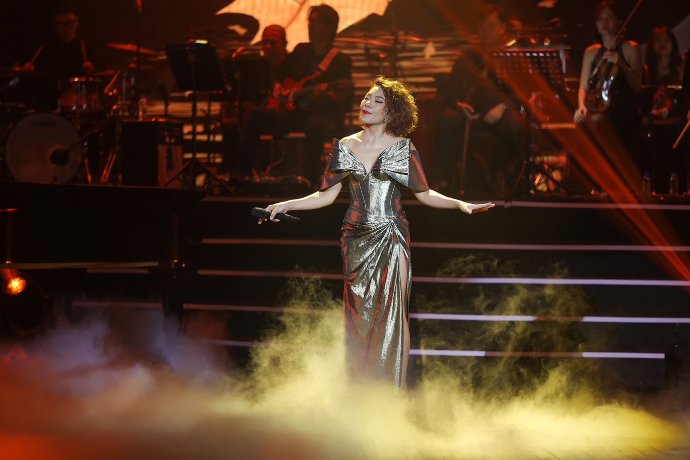 Hà Trần hát nhạc Phú Quang sau hai thập kỷ. Ảnh: BTC. Hà Trần hát nhạc Phú Quang sau hai thập kỷ. Ảnh: BTC.