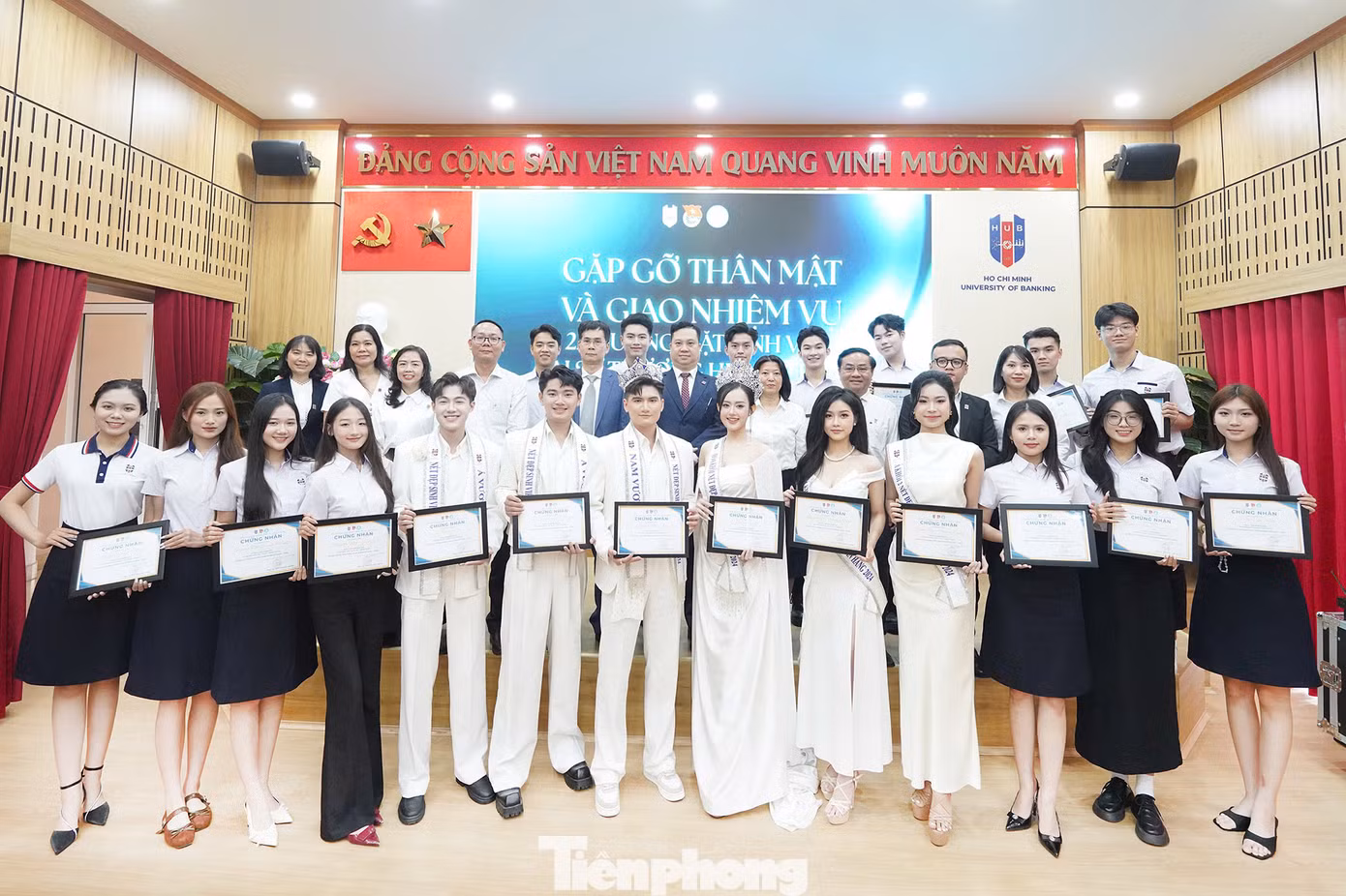 Buổi gặp gỡ thân mật và giao nhiệm vụ cho các sinh viên tiêu biểu của Đại học Ngân hàng TPHCM diễn ra trong khuôn khổ ngày hội tuyển sinh Hoa hậu Việt Nam 2024 tại trường.