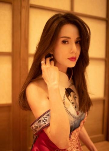 Nhan sắc hiện tại đáng ngưỡng mộ của &quot;Tiểu Long Nữ&quot;